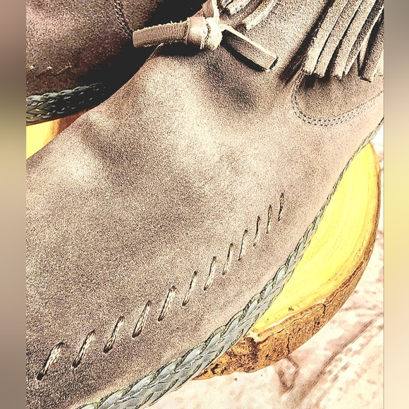 UGG Moccasin Boots, UGG Boots, Boots, Moccasin Boots, Native American Style - Picture 4 of 8